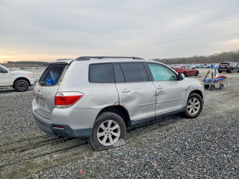 2013 Toyota Highlander VIN 5TDZK3EH6DS116176 COPART salvage auction — ROOF, Sc - Cert Of Title-Salvage, sold $900 on 2026-07-06 (photo 3)