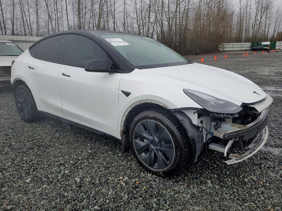 2023 Tesla Model y VIN 7SAYGDEE4PF628247 COPART salvage auction — SIDE, Salvage Title, sold $10,700 on 2026-07-13 (photo 4)