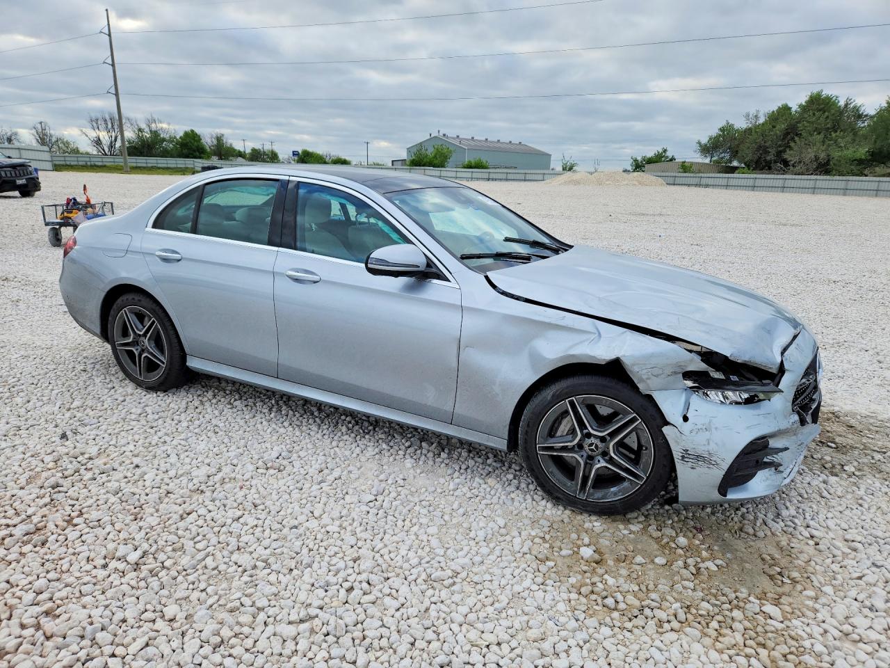 2021 Mercedes-Benz E-Class VIN W1KZF5KB7MA881979 COPART salvage auction — Front End, TX - SALVAGE VEHICLE TITLE, sold $15,599 on 2026-07-03 (photo 4)
