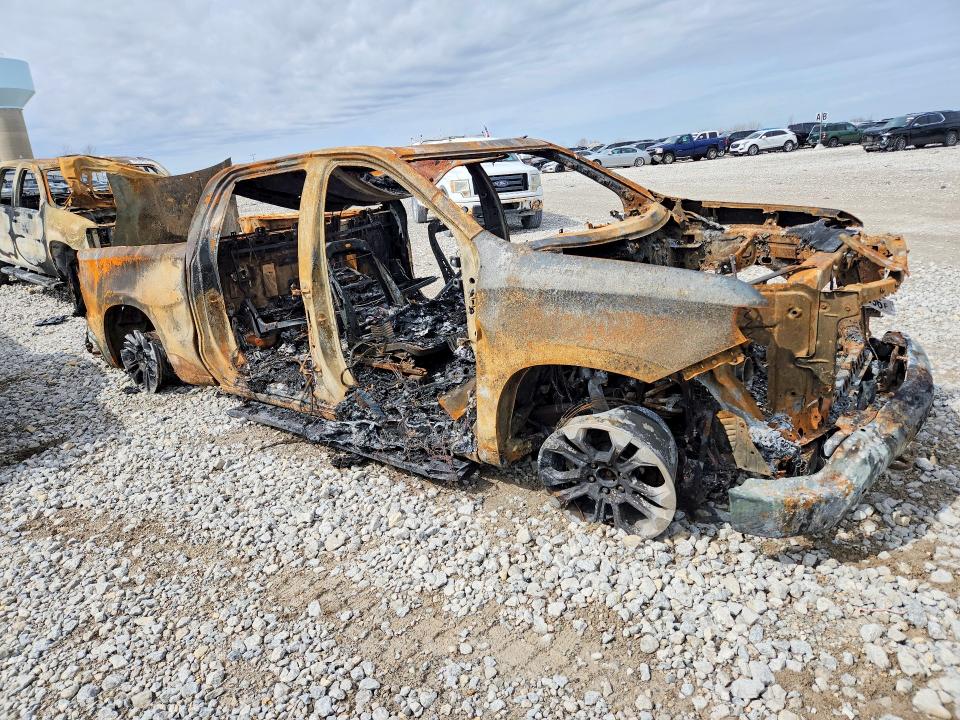 2026 Chevrolet Silverado VIN 1GCUKGEL1TZ197171 COPART salvage auction — BURN, MI - SCRAP CERTIFICATE OF TITLE, sold $200 on 2026-07-02 (photo 4)