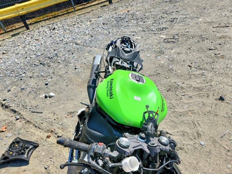 2022 Kawasaki Zx636 VIN JKBZXJH14NA013038 COPART salvage auction — ALL OVER, Md - Cert Of Salvage > 75% Damage, sold $2,550 on 2026-07-02 (photo 5)