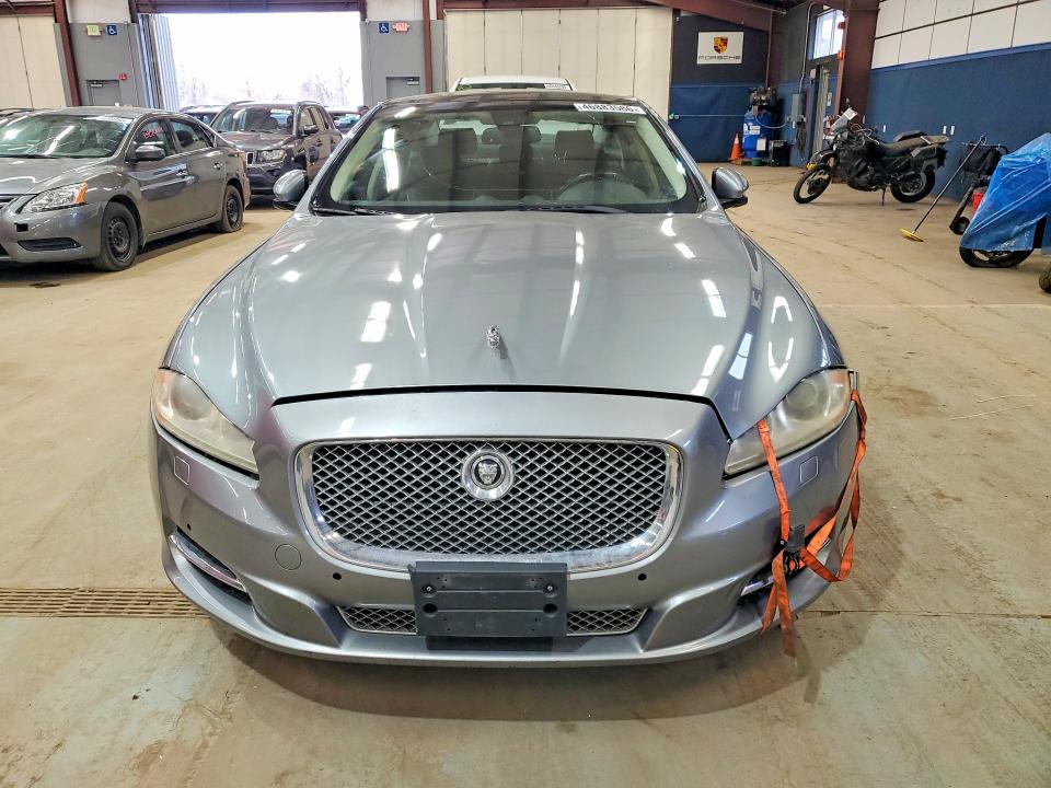2011 Jaguar Xj series VIN SAJWA2GB6BLV07658 COPART salvage auction — FRONT END, CT - CERTIFICATE OF TITLE, sold $2,950 on 2026-07-31 (photo 5)