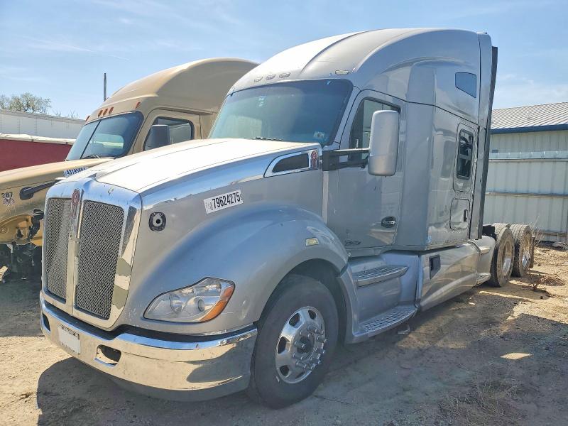 2019 Kenworth Construction VIN 1XKYD49X3KJ254334 COPART salvage auction — SIDE, IL - SALVAGE CERTIFICATE, sold $9,800 on 2026-07-23 (photo 2)