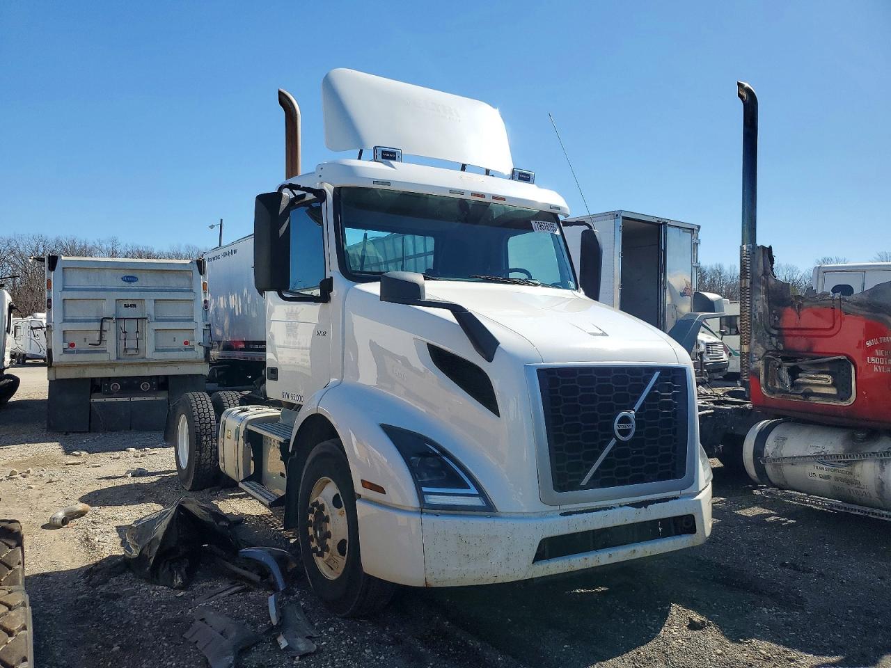 2019 Volvo VNR VIN 4V4W19DF1KN217898 — COPART salvage auction photo