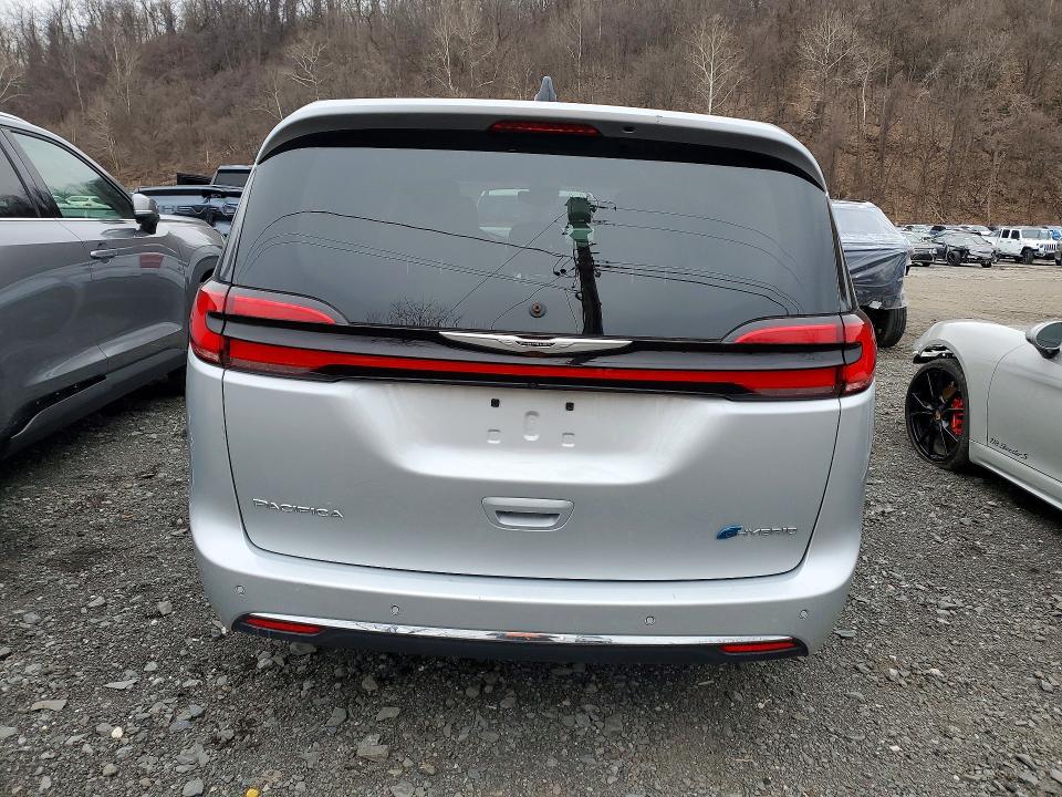 2024 Chrysler Pacifica VIN 2C4RC1S76RR141544 COPART salvage auction — WATER/FLOOD, Nj - Cert Of Title-Salvage Flood, sold $14,200 on 2026-07-03 (photo 6)