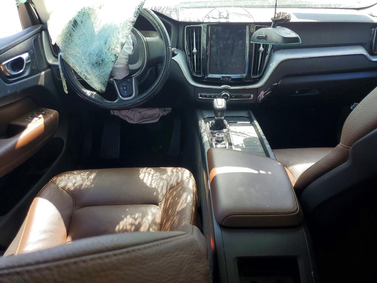 2020 Volvo XC60 VIN YV4102DK9L1411971 COPART salvage auction — Rollover, CA - SALVAGE CERTIFICATE, sold $1,350 on 2026-07-10 (photo 8)