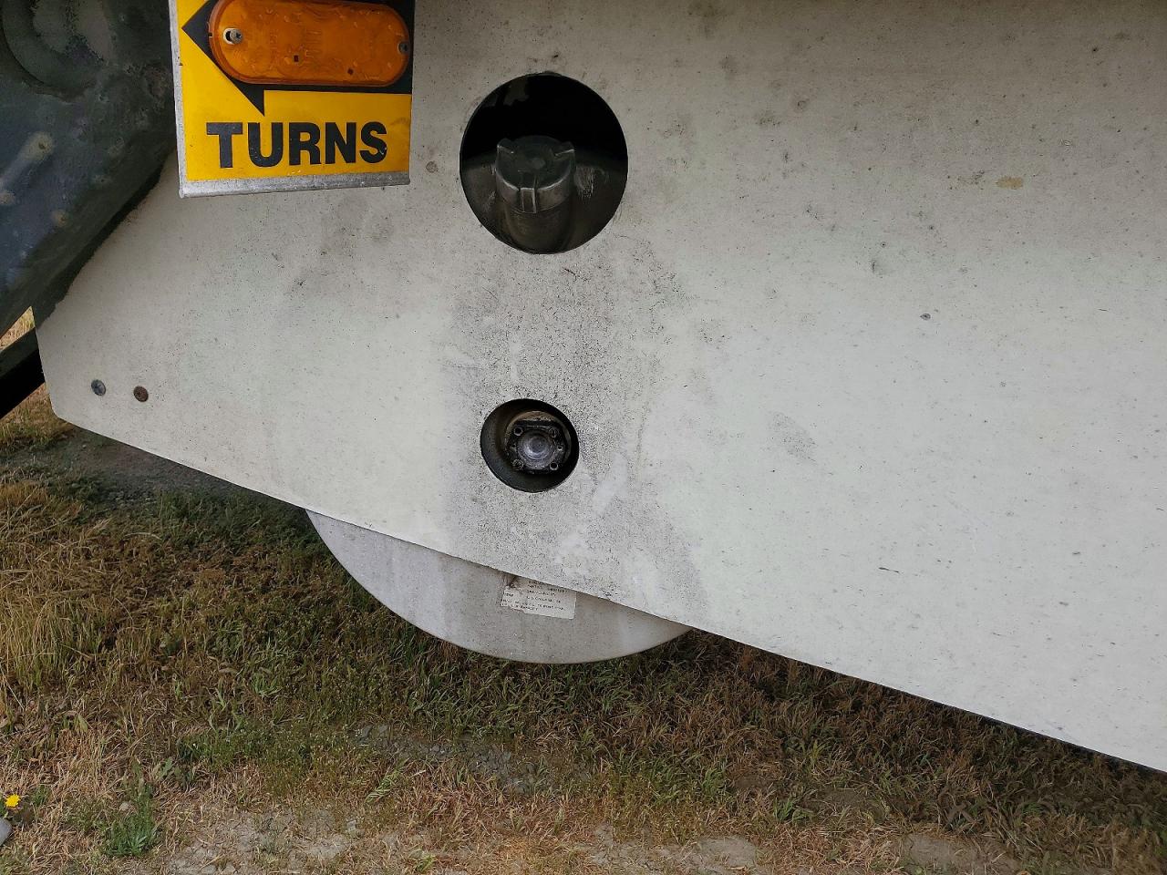 2017 VIN 1UYVS2531HM875317 COPART salvage auction — Rear End, Sc - Salvage Title, sold $3,350 on 2026-09-24 (photo 9)