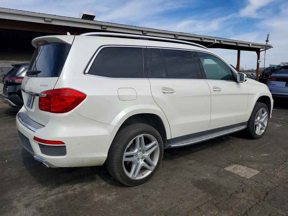 2015 Mercedes-benz Gl-class VIN 4JGDF7DE1FA451869 COPART salvage auction — MINOR DENT/SCRATCHES, Fl - Dis/Dlr/Exp Only Clean Title, sold $1,800 on 2026-07-09 (photo 3)