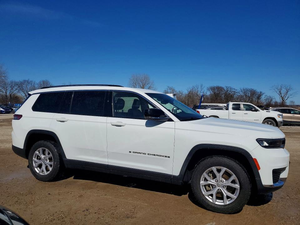 2021 Jeep Grand cherokee l VIN 1C4RJKBG4M8134298 COPART salvage auction — NORMAL WEAR, IA - CERTIFICATE OF TITLE, sold $12,400 on 2026-07-24 (photo 4)