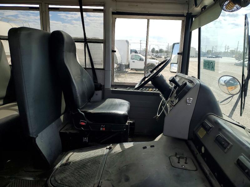 2011 Thomabuses VIN 1T88T4E20B1140525 COPART salvage auction — MINOR DENT/SCRATCHES, WA - VEHICLE CERT OF OWNERSHIP-TITL, sold $2,050 on 2026-09-08 (photo 5)