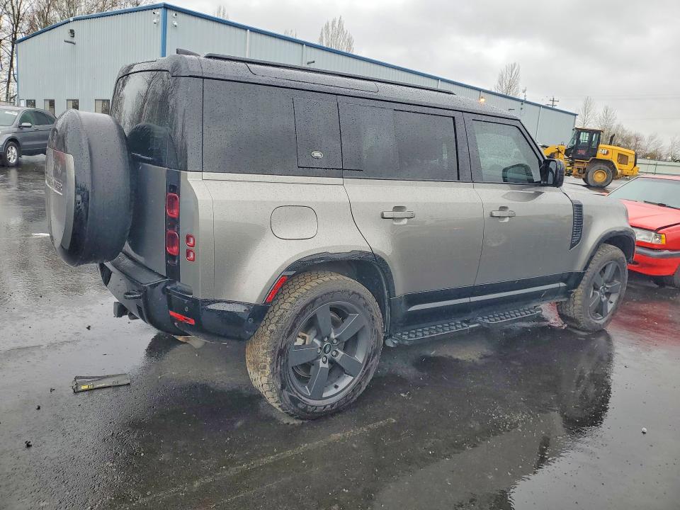 2024 Land rover Defender VIN SALE27EU8R2288395 COPART salvage auction — FRONT END, Or - Lien Papers Salvage, sold $38,250 on 2026-07-27 (photo 3)