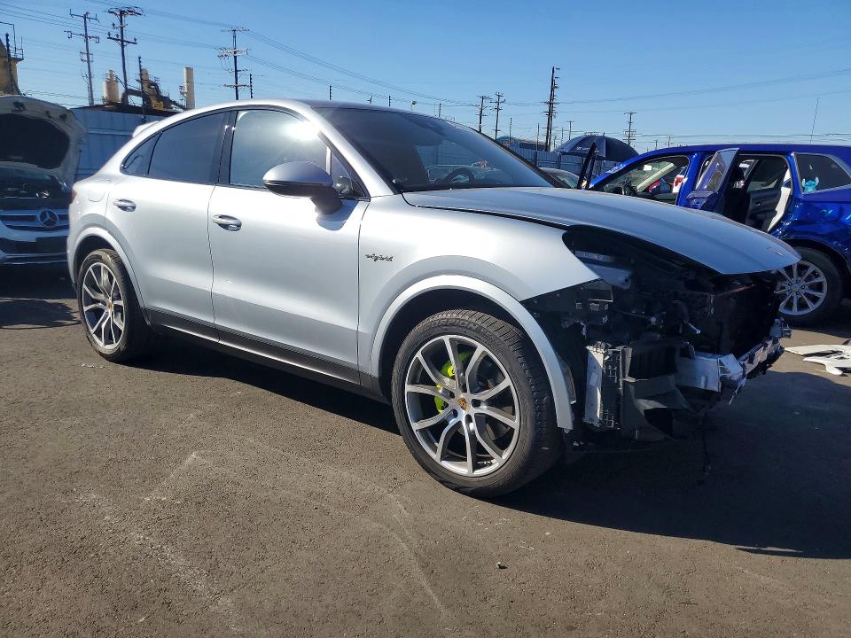 2022 Porsche Cayenne VIN WP1BE2AY8NDA51058 COPART salvage auction — Front End, CA - SALVAGE CERTIFICATE (P), sold $37,000 on 2026-04-21 (photo 4)