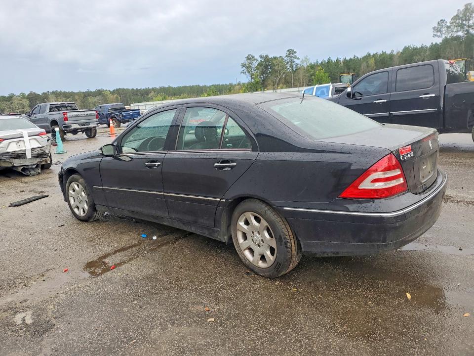 2005 Mercedes-benz C-klasse VIN WDBRF81J65F563150 COPART salvage auction — MINOR DENT/SCRATCHES, SC - CERT OF TITLE-SALVAGE, sold $300 on 2026-07-06 (photo 2)