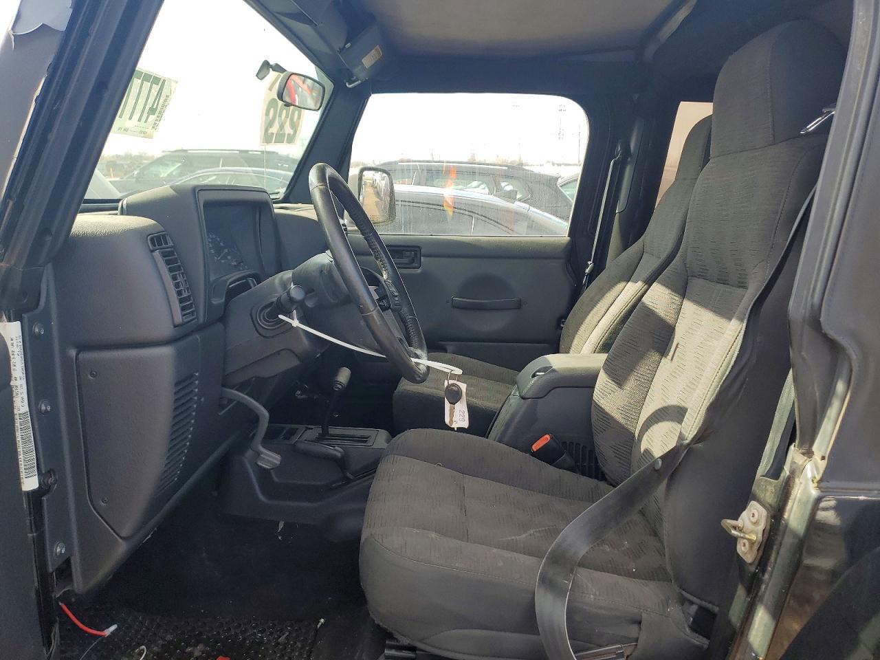 2004 Jeep Wrangler VIN 1J4FA49S84P801236 COPART salvage auction — Minor Dent/Scratches, IL - CERT OF TITLE-REBUILT, sold $2,950 on 2026-07-09 (photo 7)