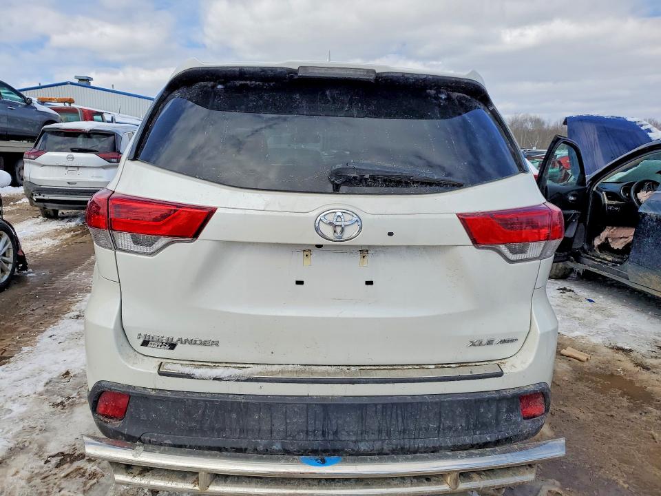 2018 Toyota Highlander VIN 5TDJZRFH3JS530134 COPART salvage auction — FRONT END, Salvage Title, sold $5,500 on 2026-07-15 (photo 6)