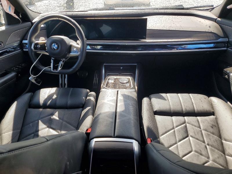 2024 BMW 7er VIN WBA33EJ05RCR02944 COPART salvage auction — REAR END, Salvage Title, sold $33,000 on 2026-10-06 (photo 8)