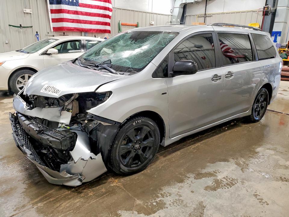 2020 Toyota Sienna VIN 5TDEZ3DC8LS232753 COPART salvage auction — FRONT END, WY - CERT OF TITLE-SALVAGE, sold $400 on 2026-07-29 (photo 1)
