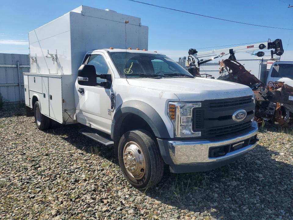 2019 Ford F-550 super duty VIN 1FDUF5GY7KDA00691 COPART salvage auction — SIDE, CA - DIS/DLR/EXP ONLY CLEAN TITLE, sold $9,100 on 2026-07-14 (photo 4)