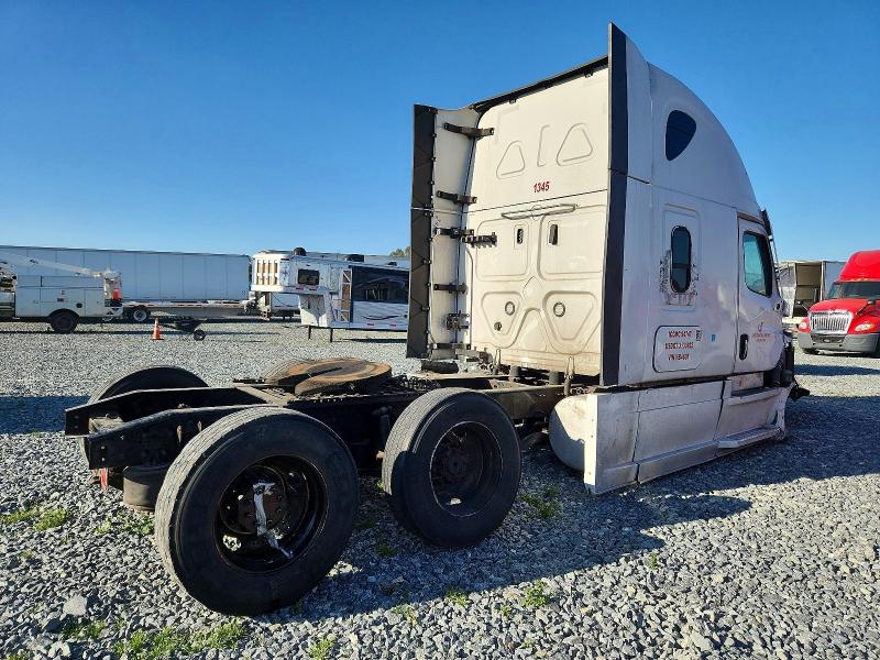 2022 Freightliner Cascadia 126 VIN 3AKJHHDR5NSNB4638 COPART salvage auction — ALL OVER, CA - SALVAGE CERTIFICATE, sold $5,625 on 2026-07-29 (photo 4)