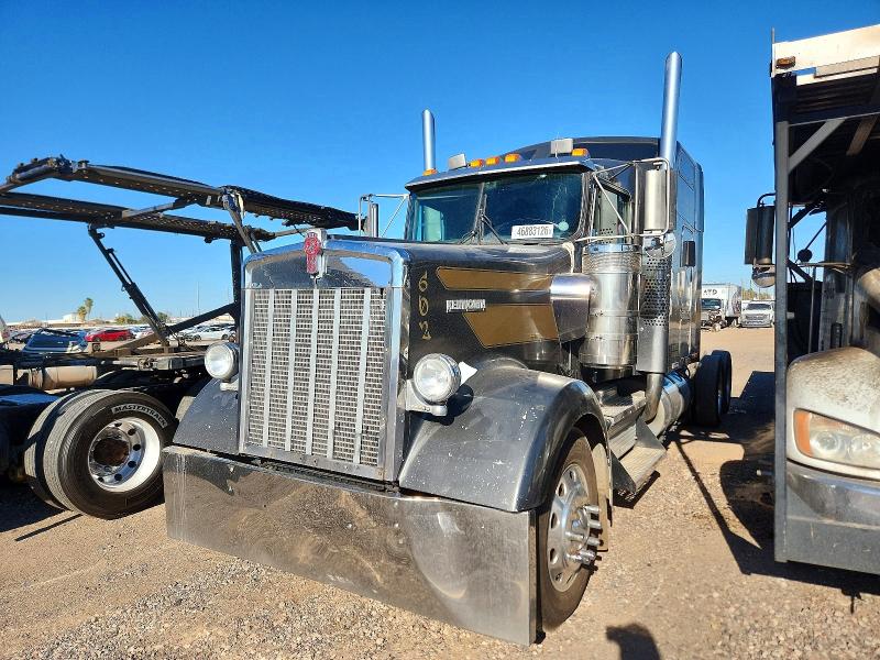 2001 Kenworth W900 VIN 1XKWDB9X11R863966 COPART salvage auction — MINOR DENT/SCRATCHES, AZ - CERTIFICATE OF TITLE, sold $10,100 on 2026-07-21 (photo 2)