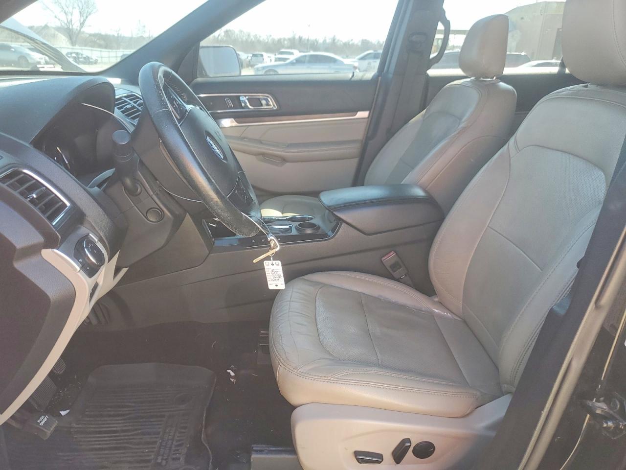 2019 Ford Explorer VIN 1FM5K7F85KGA16139 COPART salvage auction — Normal Wear, MO - CERT OF TITLE-REPOSSESSED, sold $2,350 on 2026-07-02 (photo 7)