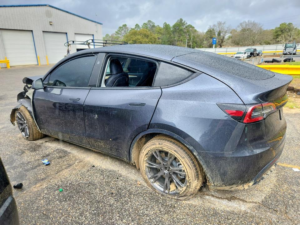 2025 Tesla Model y VIN 7SAYGDEE3SA361432 COPART salvage auction — FRONT END, Va - Cert Of Title - Salvage, sold $225 on 2026-07-28 (photo 2)