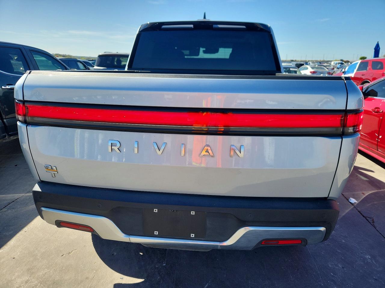 2023 Rivian R1T VIN 7FCTGAAA6PN021299 COPART salvage auction — Front End, TX - SALVAGE VEHICLE TITLE, sold $12,900 on 2026-06-25 (photo 6)