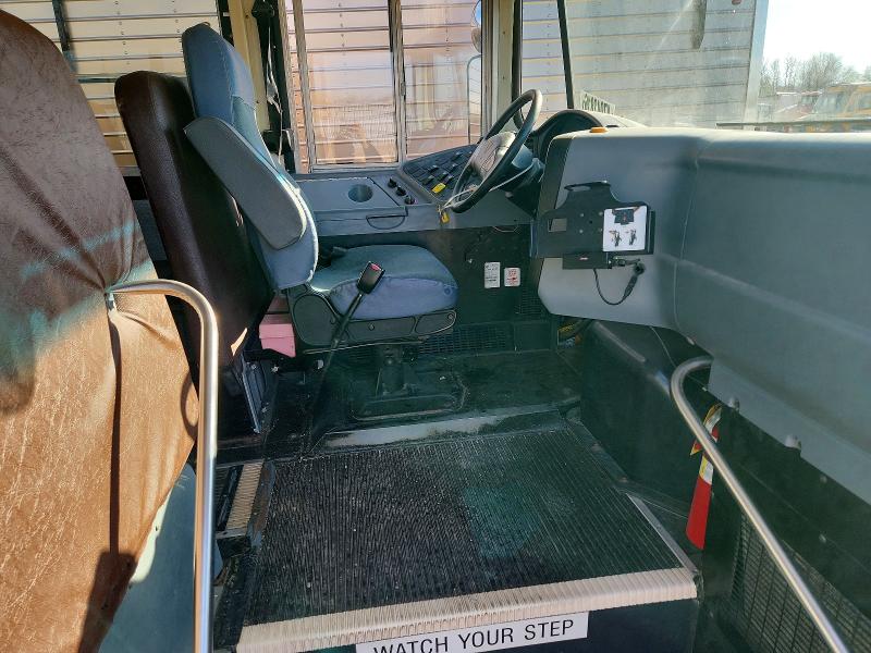 2010 Ic corporation Ce series school VIN 4DRBUAAP8AB229073 COPART salvage auction — NORMAL WEAR, Il - Certificate Of Title, sold $2,500 on 2026-09-14 (photo 5)