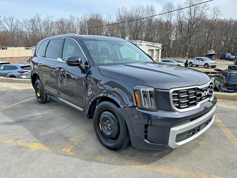 2025 Kia Telluride VIN 5XYP64GC1SG582644 COPART salvage auction — MINOR DENT/SCRATCHES, FL - CERTIFICATE OF DESTRUCTION, sold $15,800 on 2026-07-29 (photo 4)
