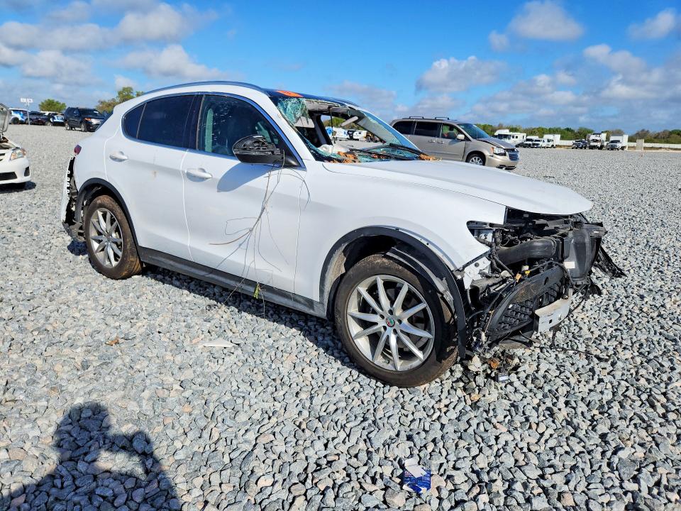 2019 Alfa romeo VIN ZASPAKBN9K7C43811 COPART salvage auction — FRONT END, Salvage Title, sold $200 on 2026-07-24 (photo 4)