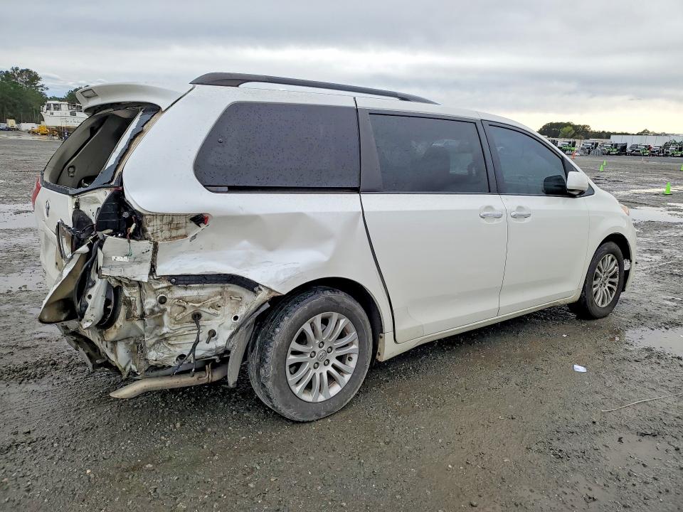 2015 Toyota Sienna VIN 5TDYK3DC2FS642941 COPART salvage auction — REAR END, Salvage Title, sold $225 on 2026-07-27 (photo 3)