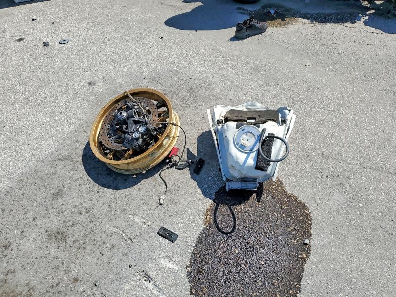 2022 Yamaha Yzfr1 VIN JYARN66E6NA002508 COPART salvage auction — ROLLOVER, Fl - Certificate Of Destruction, sold $625 on 2026-07-02 (photo 8)