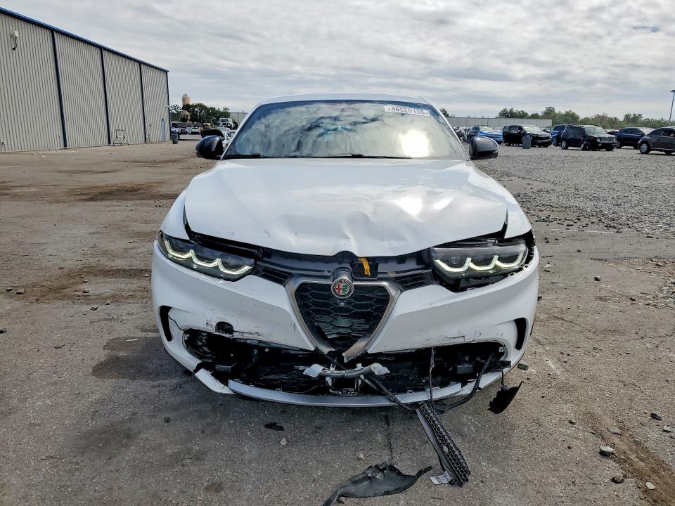 2024 Alfa romeo Tonale VIN ZASPATCW2R3047284 COPART salvage auction — FRONT END, Salvage Title, sold $12,400 on 2026-07-20 (photo 5)