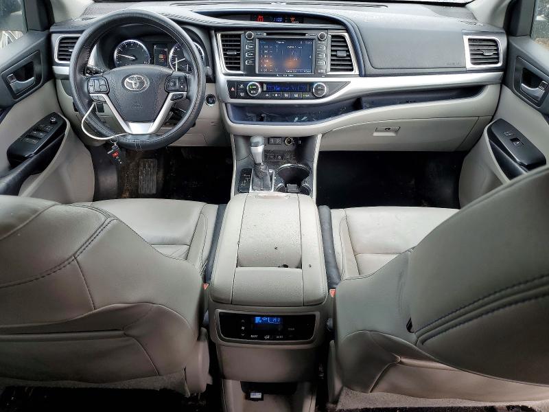 2018 Toyota Highlander VIN 5TDJZRFH8JS812589 COPART salvage auction — WATER/FLOOD, Il - Salvage Cert-Flood, sold $9,000 on 2026-07-06 (photo 8)