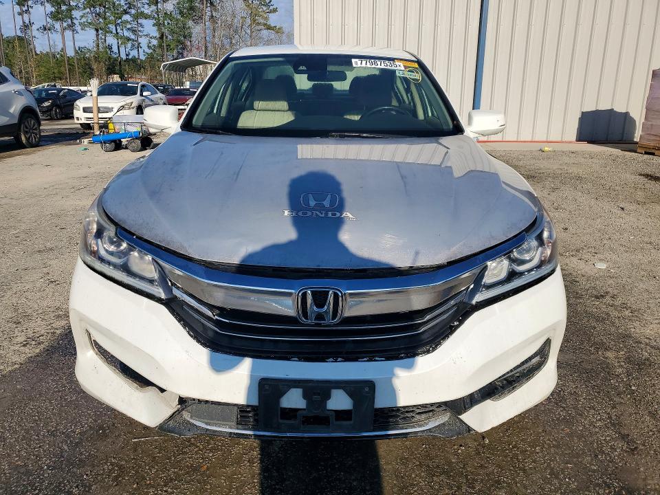 2017 Honda Accord VIN JHMCR6F31HC017311 COPART salvage auction — MINOR DENT/SCRATCHES, Sc - Certificate Of Title, sold $4,000 on 2026-07-29 (photo 5)