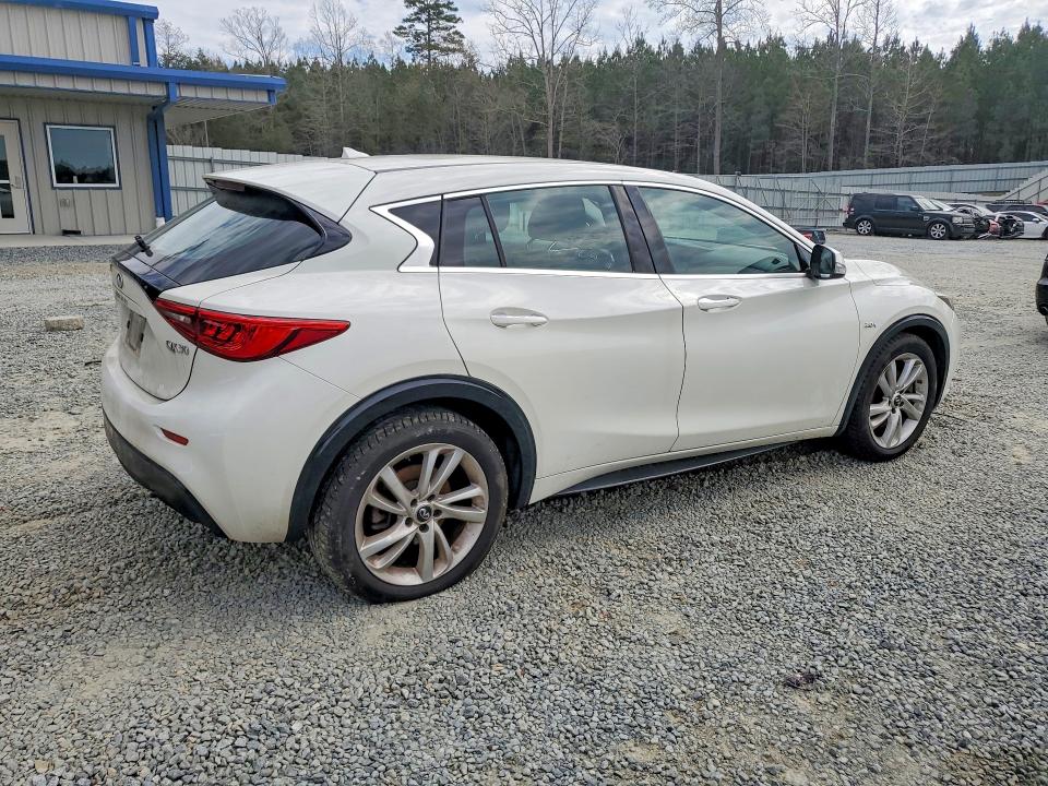 2017 Infiniti Qx30 VIN SJKCH5CPXHA034977 COPART salvage auction — NORMAL WEAR, Nc - Dealer Only Clean Title, sold $1,900 on 2026-08-01 (photo 3)