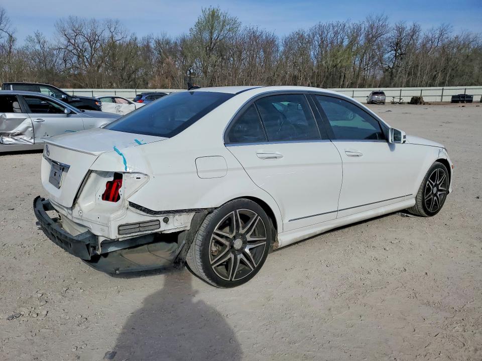 2014 Mercedes-benz C-klasse VIN WDDGF4HB4EA902393 COPART salvage auction — REAR END, Salvage Title, sold $1,250 on 2026-08-11 (photo 3)