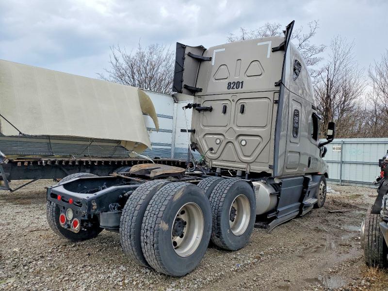 2022 Freightliner Cascadia 126 VIN 3AKJHHDR2NSNB1017 COPART salvage auction — SIDE, OH - CERT OF TITLE-SALVAGE, sold $9,200 on 2026-07-30 (photo 4)