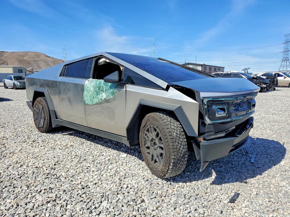 2025 Tesla Cybertruck VIN 7G2CEGEC9SA077409 COPART salvage auction — Front End, NV - SALVAGE TITLE, sold $18,400 on 2026-05-04 (photo 4)