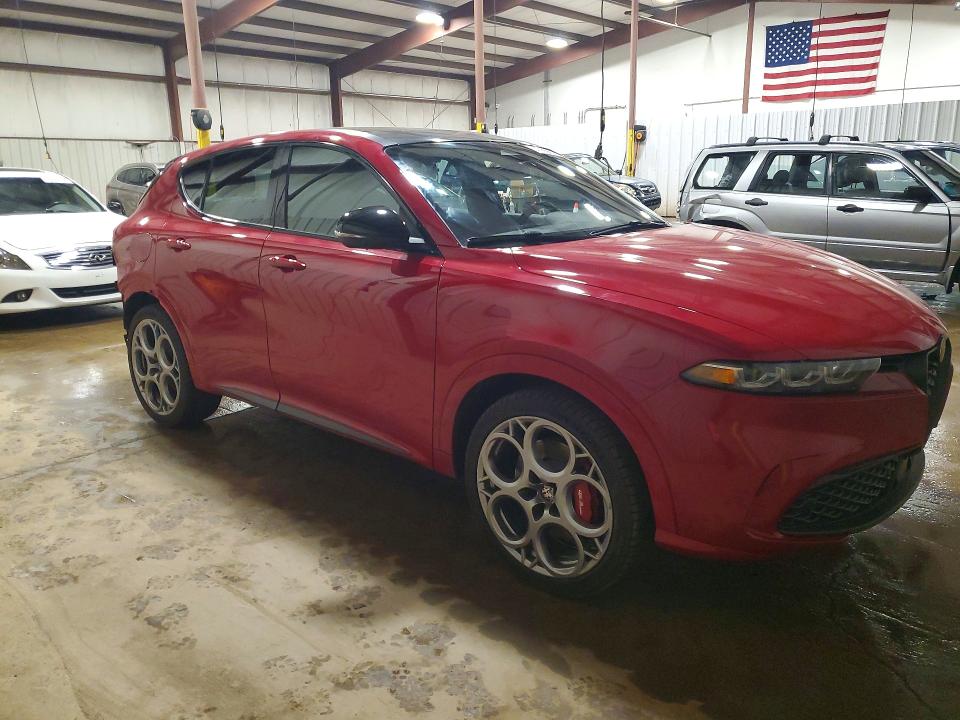 2025 Alfa romeo Tonale VIN ZASPATTW9S3086461 COPART salvage auction — REAR END, PA, sold $11,800 on 2026-07-21 (photo 4)
