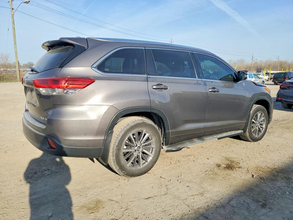 2017 Toyota Highlander VIN 5TDJZRFHXHS432146 COPART salvage auction — FRONT END, In - Bill Of Sale - Parts Only, sold $2,100 on 2026-07-24 (photo 3)