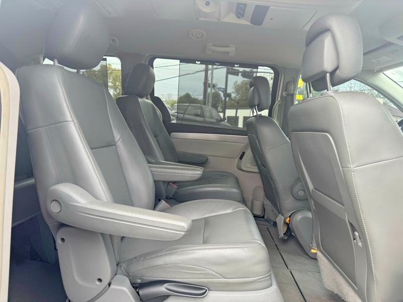 2012 Volkswagen Routan VIN 2C4RVABG5CR354258 COPART salvage auction — NORMAL WEAR, Tx - Certificate Of Title (P), sold $7,800 on 2026-07-02 (photo 6)