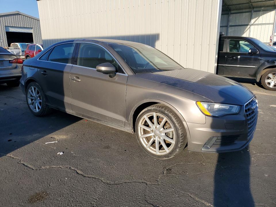 2015 Audi A3 VIN WAUACGFF9F1069592 COPART salvage auction — MINOR DENT/SCRATCHES, Ca - Dis/Dlr/Exp Only Clean Title, sold $500 on 2026-07-27 (photo 4)
