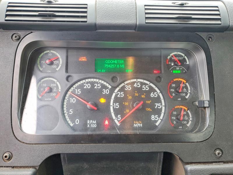 2016 Freightliner Cascadia 125 VIN 1FUBGEDV5GLHC5682 COPART salvage auction — MINOR DENT/SCRATCHES, IN - CERTIFICATE OF TITLE, sold $5,000 on 2026-07-09 (photo 8)