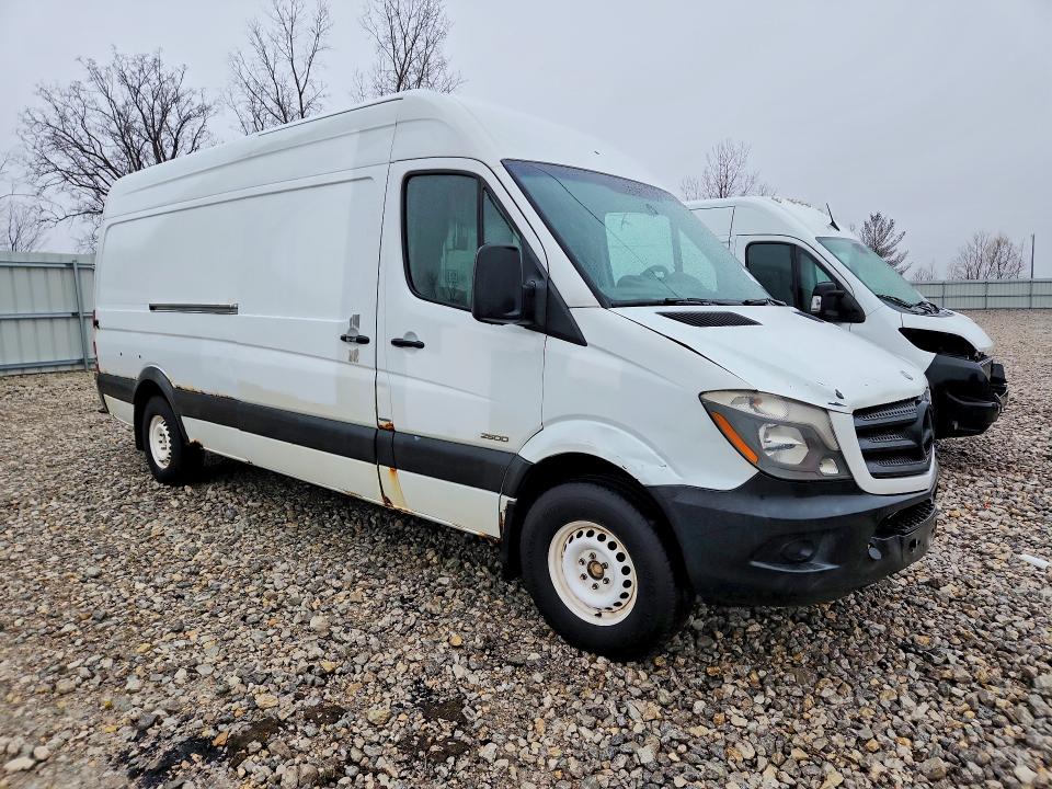 2014 Mercedes-benz Sprinter VIN WD3PE8DE2E5900729 COPART salvage auction — MINOR DENT/SCRATCHES, Mi - Dealer Only Clean Title (P), sold $2,500 on 2026-07-09 (photo 4)