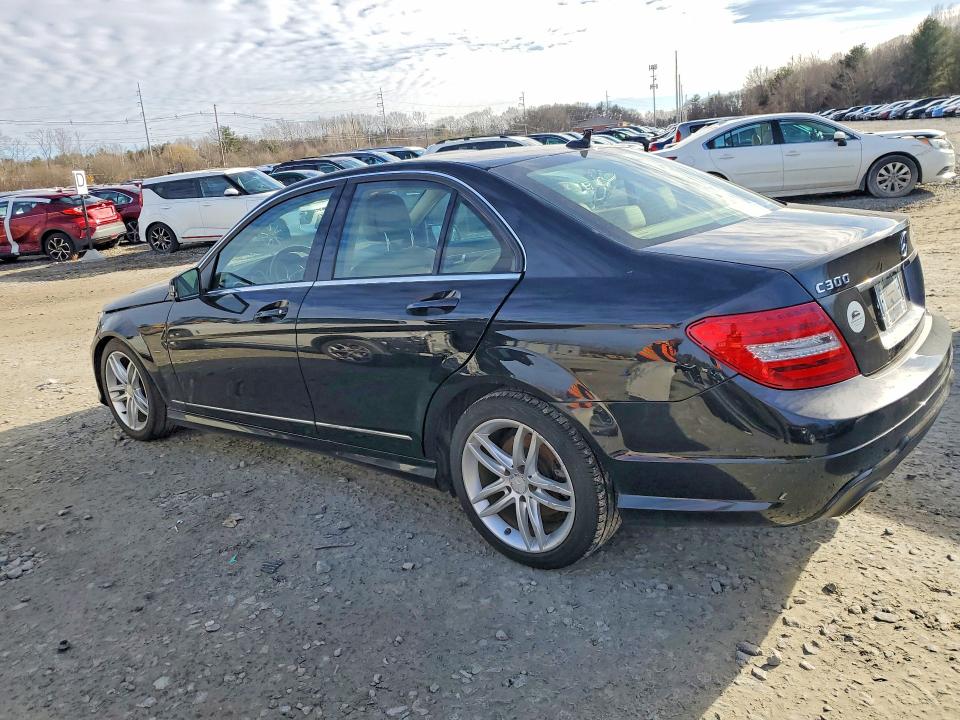 2012 Mercedes-benz C-klasse VIN WDDGF8BB4CR228860 COPART salvage auction — MINOR DENT/SCRATCHES, Salvage Title, sold $1,150 on 2026-07-17 (photo 2)