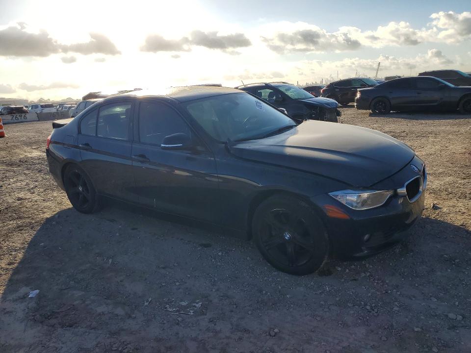 2013 BMW 3er VIN WBA3A5C59DF601339 COPART salvage auction — REAR END, Tx - Salvage Vehicle Title, sold $775 on 2026-07-13 (photo 4)
