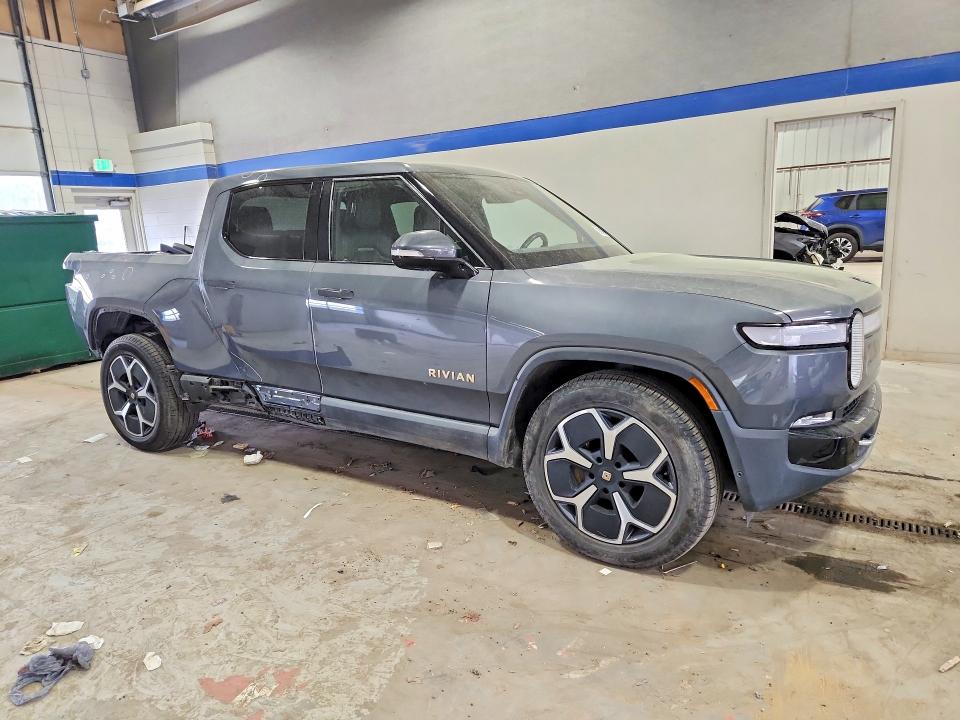 2022 Rivian R1t VIN 7FCTGAAA6NN007772 COPART salvage auction — REAR END, VA, sold $675 on 2026-08-28 (photo 4)