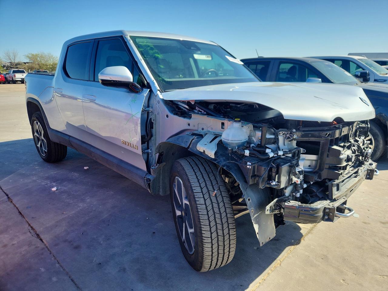 2023 Rivian R1t VIN 7FCTGAAA6PN021299 COPART salvage auction — Front End, TX - SALVAGE VEHICLE TITLE, sold $12,900 on 2026-06-25 (photo 4)