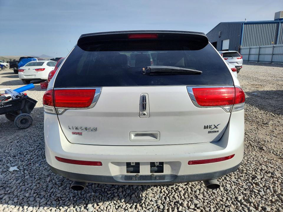 2013 Lincoln Mkx VIN 2LMDJ8JK8DBL15467 COPART salvage auction — MINOR DENT/SCRATCHES, Nm - Cert Of Title-Salvage, sold $725 on 2026-07-02 (photo 6)